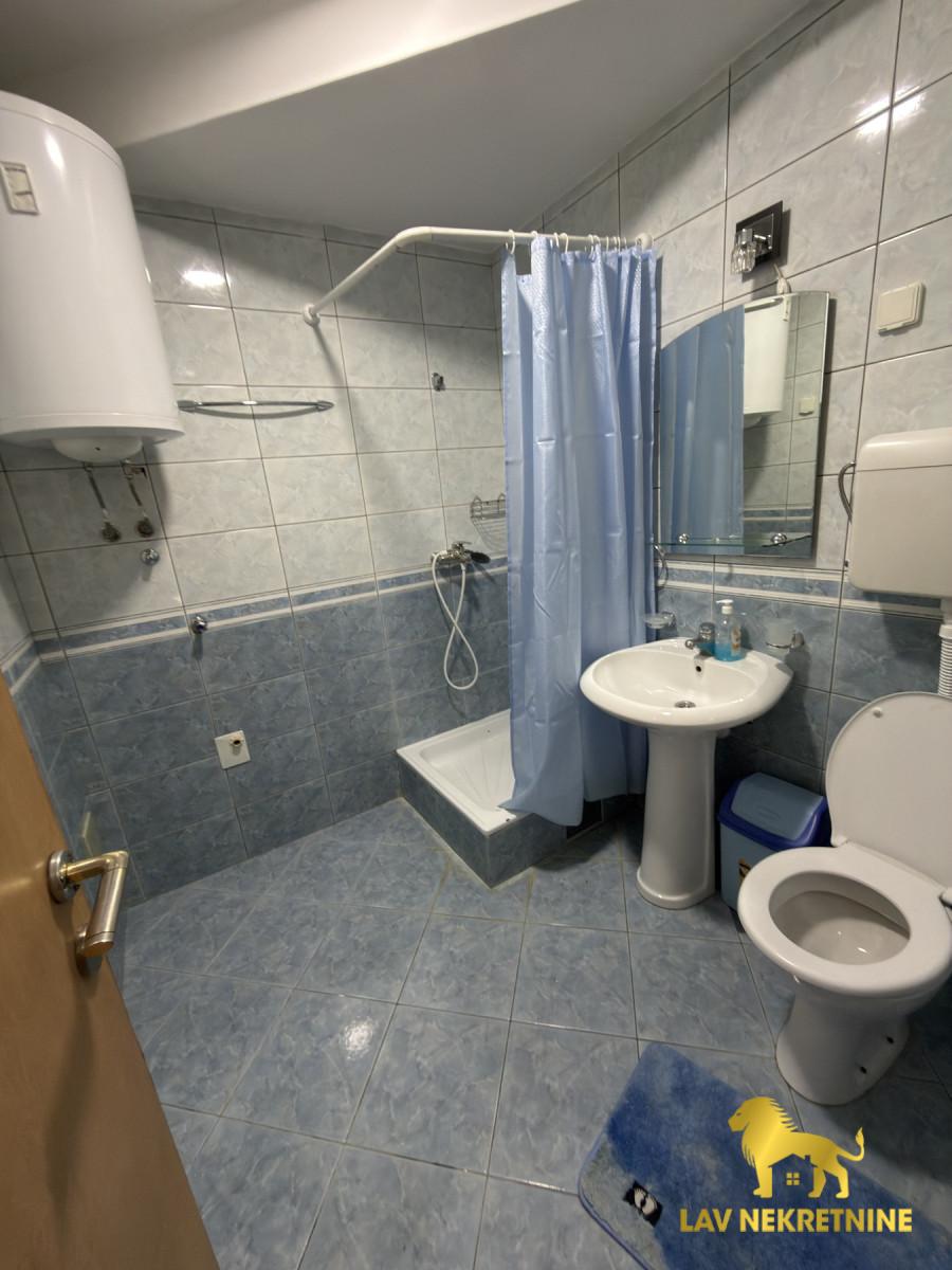 Jednosoban stan za izdavanje, Rotkvarija, Novi Sad, 30m², 300 €/mes