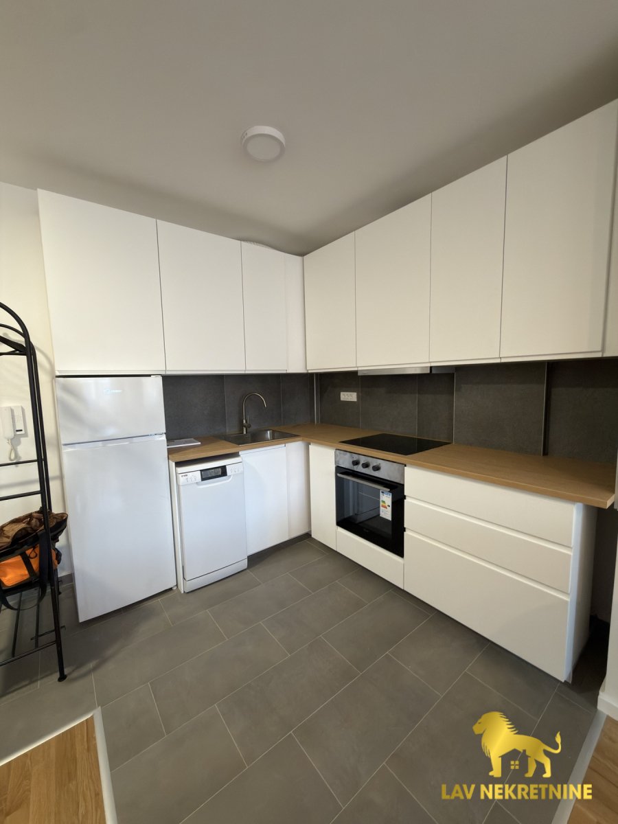 Jednoiposoban stan za izdavanje, Petrovaradin, Novi Sad, 46m², 1. sprat, 600 €/mes