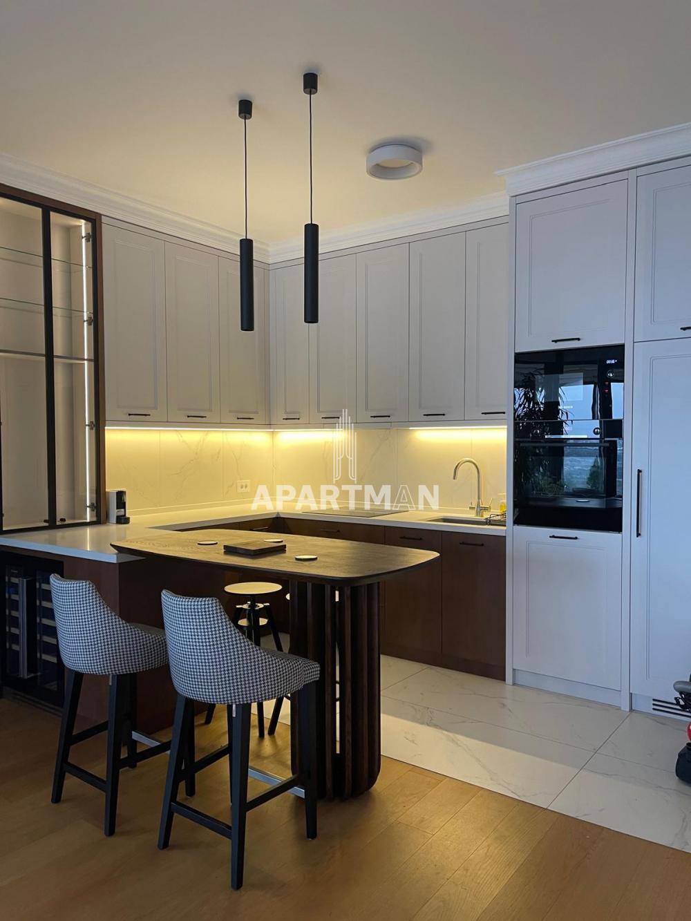 214002447_16_20260826120315 Četvorosoban stan na prodaju, Tošin Bunar, Beograd, 176m², 7. sprat, 692.000 €