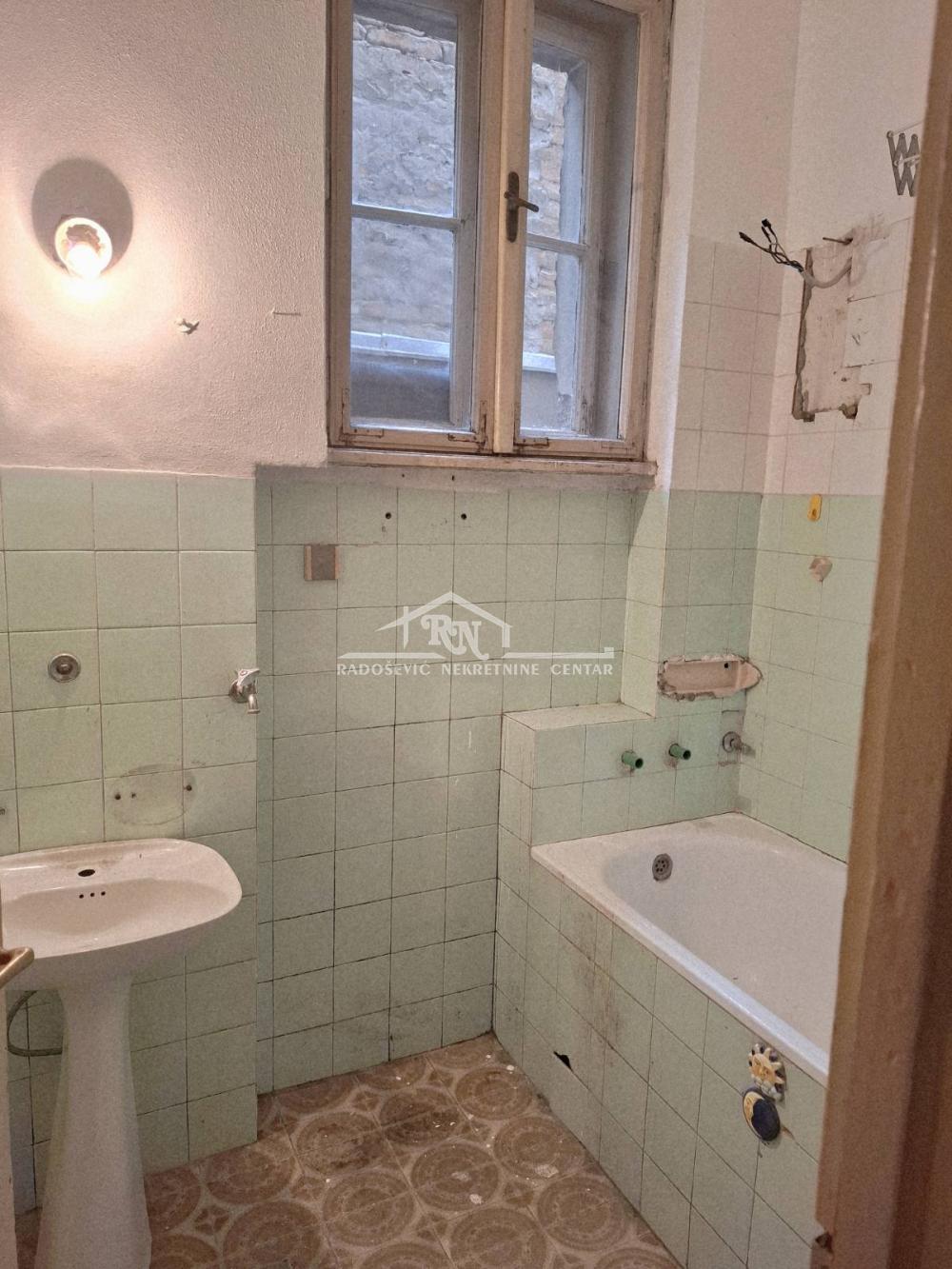 260001571_13_20251112094418 Četvorosoban stan na prodaju, Gundulićev Venac, Beograd, 91m², Prizemlje, 359.000 €
