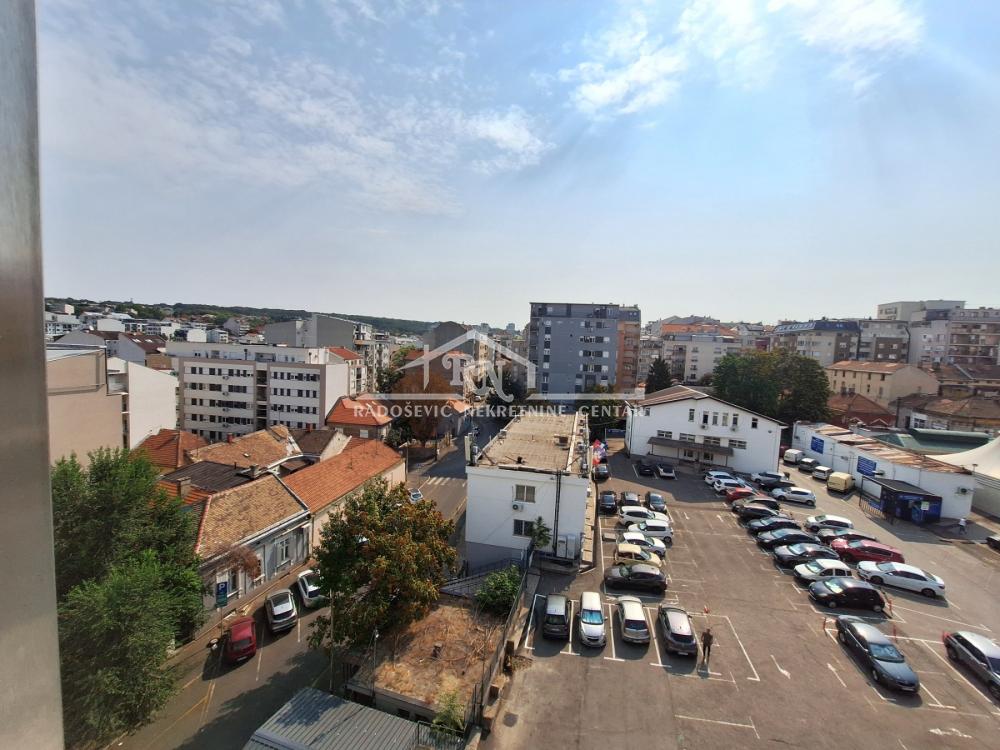 Četvoroiposoban stan na prodaju, Đeram Pijaca, Beograd, 118m², 6. sprat, 383.500 €