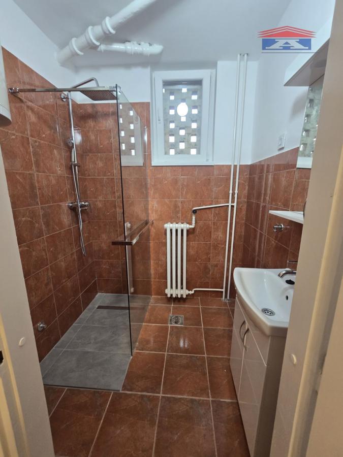 Trosoban stan za izdavanje, Grbavica, Novi Sad, 78m², 700 €/mes