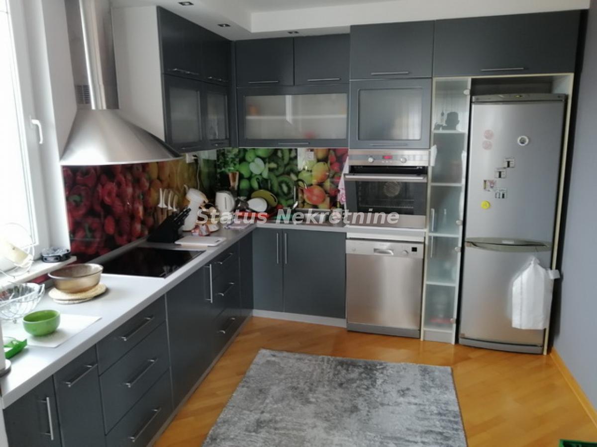 Lokal Prodaja Ruma  330 m2