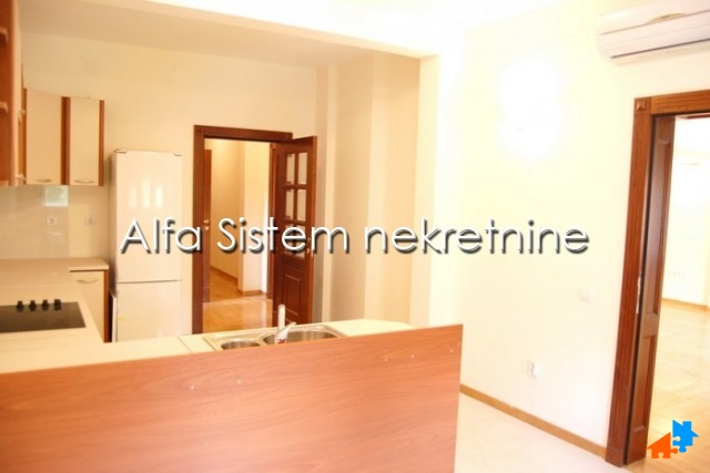 Višesoban stan za izdavanje, Dedinje, Beograd, 250m², 2.200 €/mes