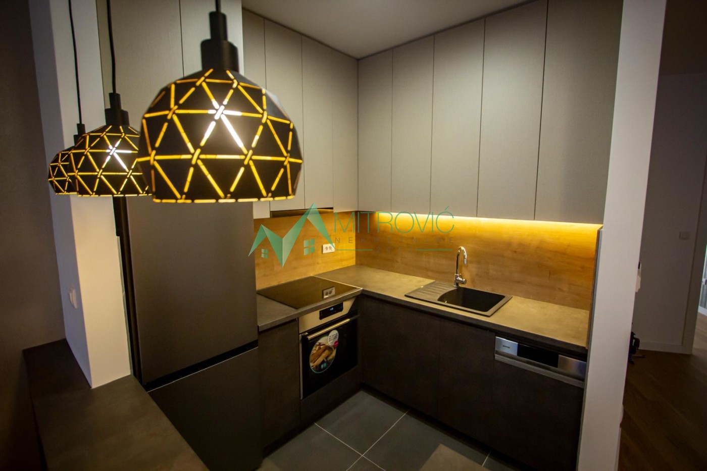 izdavanje-kej-ns-9102534-97ave Stan Izdavanje Novi Sad Kej 100 m2
