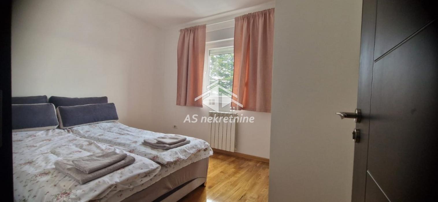 izdavanje-kuca-AYqMPjQmxU Stan Izdavanje Beograd Železnik 55 m2