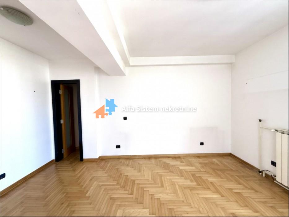 Stan Prodaja Beograd Kalenić Pijaca 208 m2