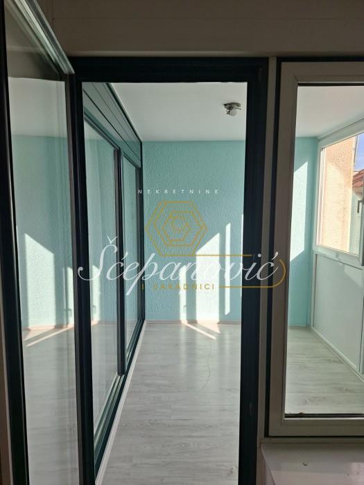 izdavanje-nekretnina-PODy2EIYlo Trosoban stan za izdavanje, Bulevar Oslobođenja, Novi Sad, 88m², 650 €/mes