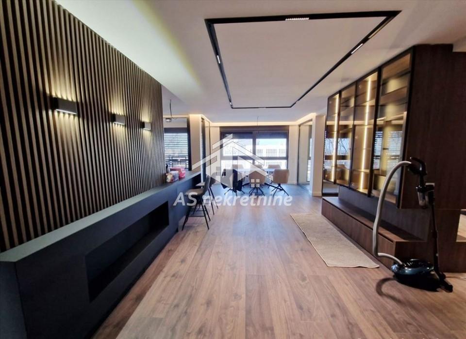 Četvorosoban stan za izdavanje, Kalenić Pijaca, Beograd, 200m², 3.000 €/mes