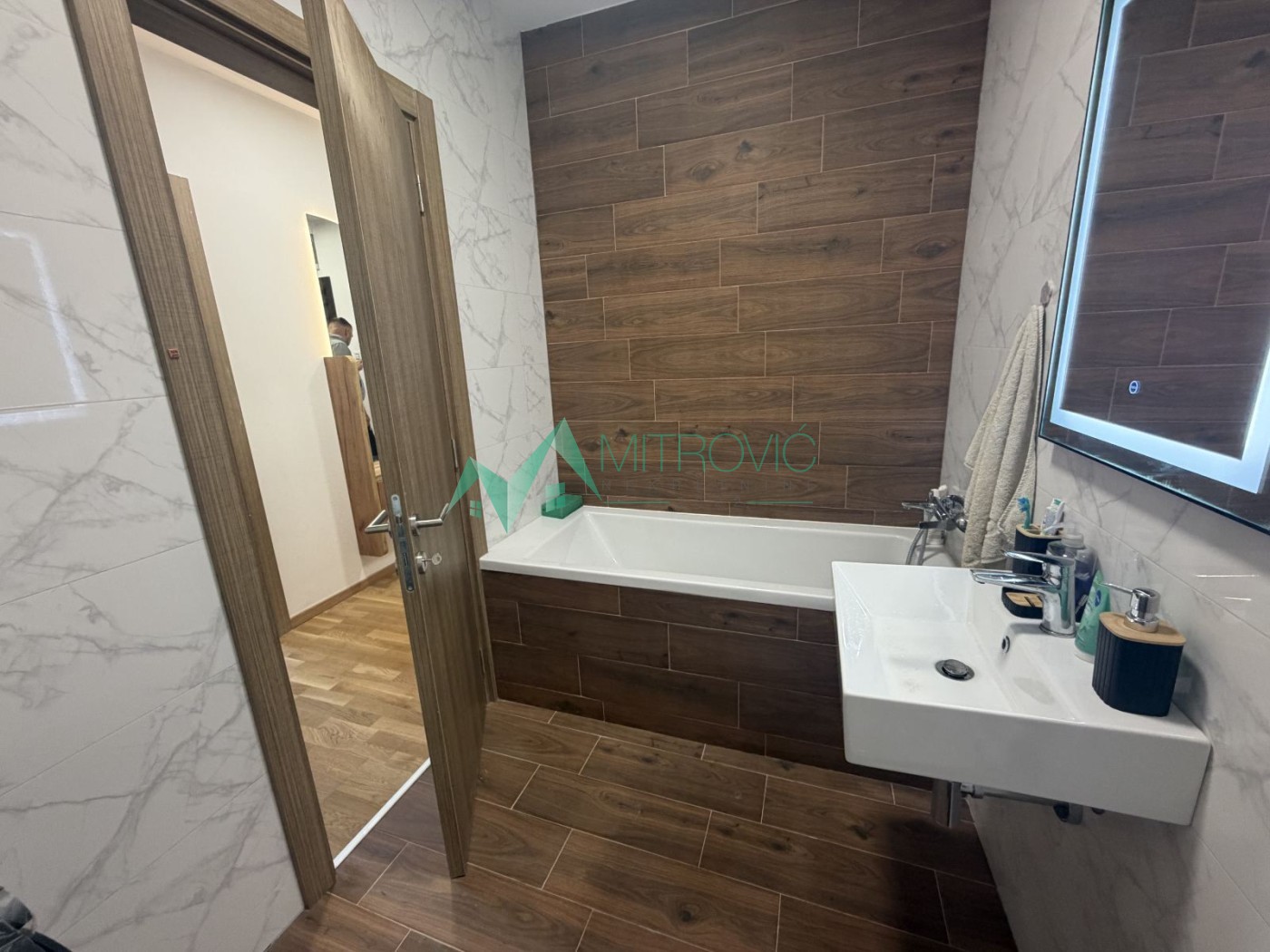Trosoban stan za izdavanje, Salajka, Novi Sad, 68m², 2. sprat, 1.100 €/mes