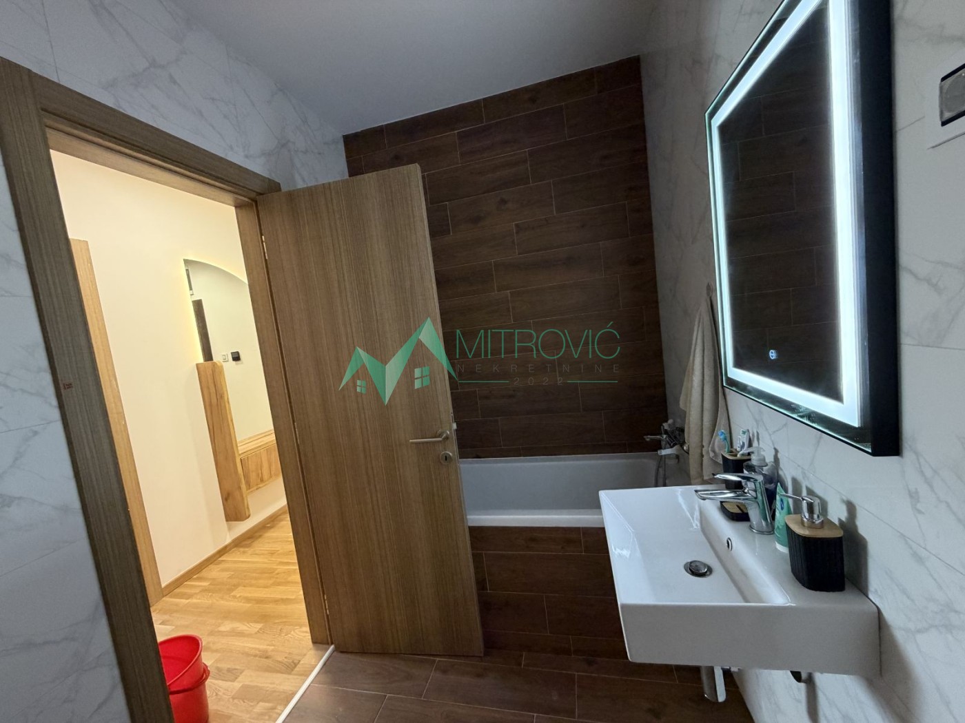 Trosoban stan za izdavanje, Salajka, Novi Sad, 68m², 2. sprat, 1.100 €/mes