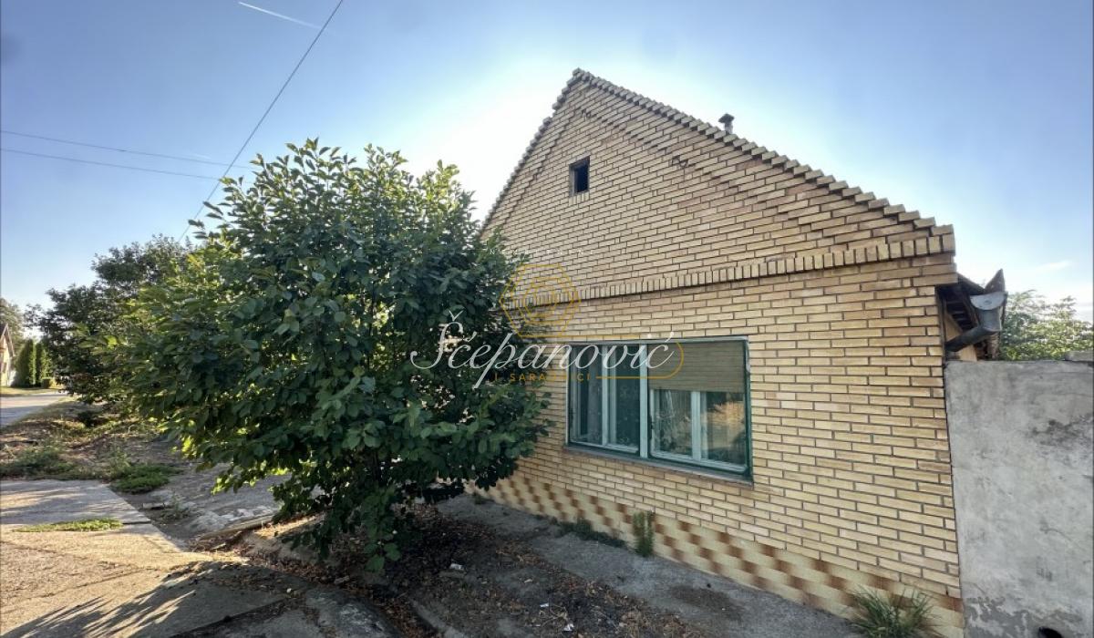 izdavanje-stanova-k8gDAHrTbc Kuća na prodaju, Centar, Mali Iđoš, 134m², 34.500 €