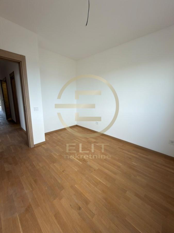 Četvorosoban stan na prodaju, Mišeluk, Novi Sad, 78m², 145.000 €