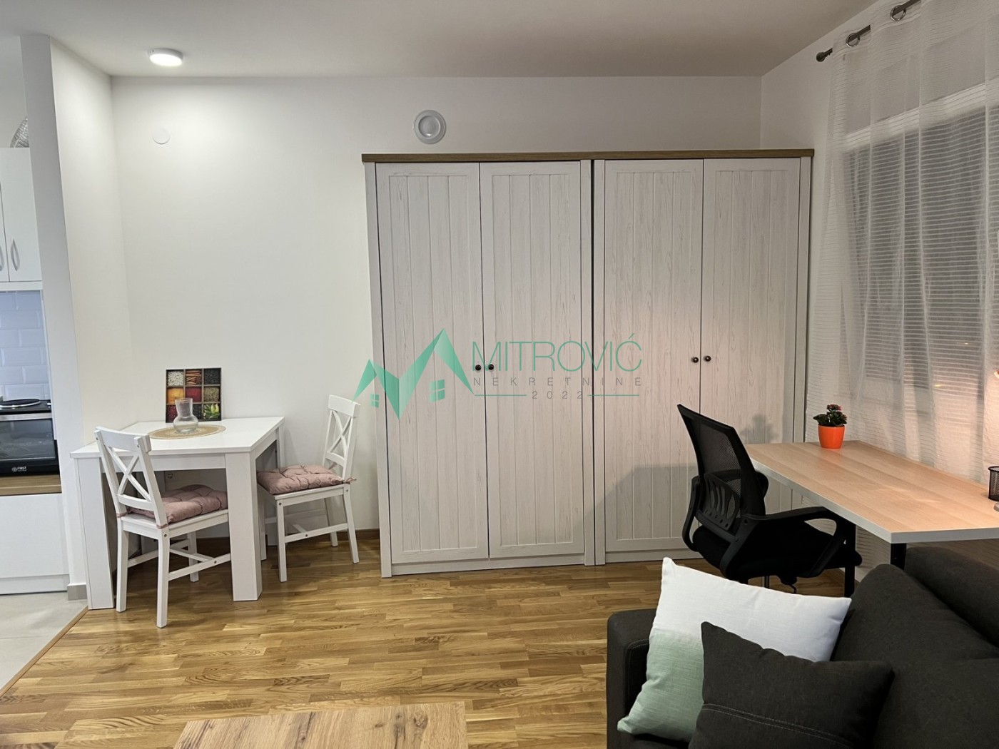 Stan Izdavanje Novi Sad  28 m2