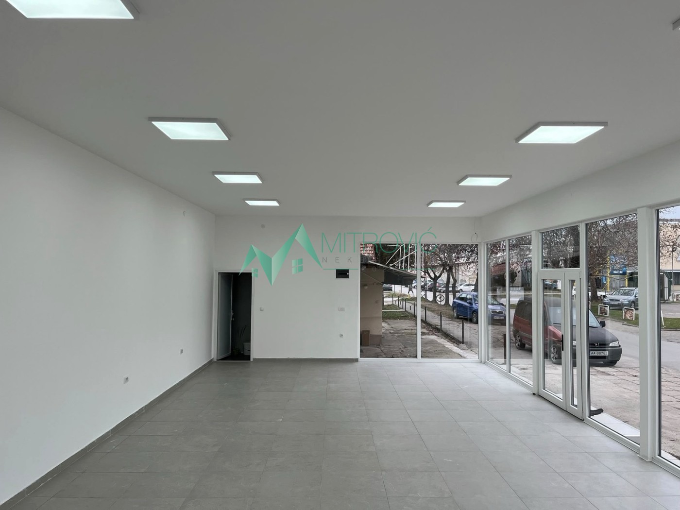 Lokal Izdavanje Novi Sad  90 m2