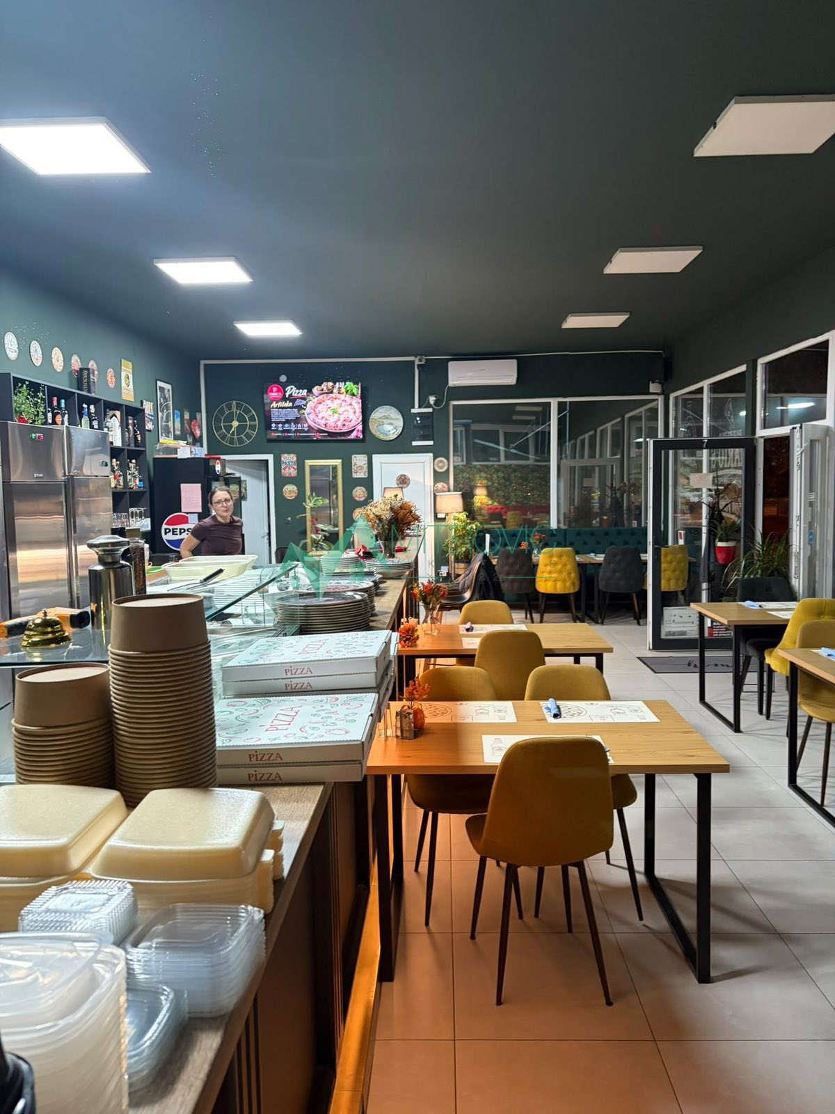 Lokal Izdavanje Novi Sad  90 m2