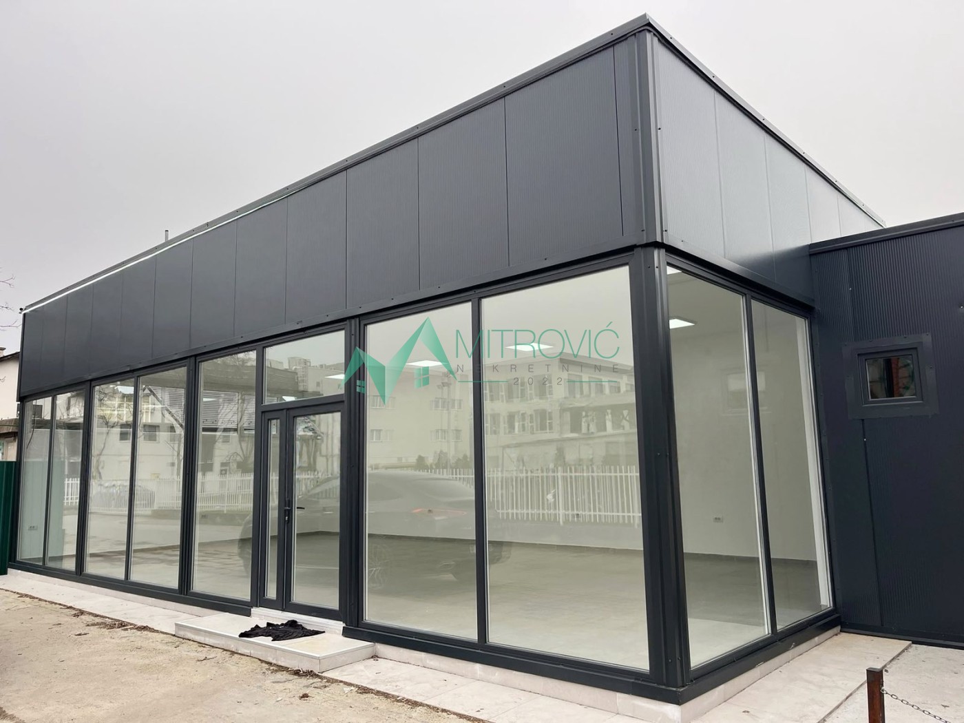 Lokal Izdavanje Novi Sad  90 m2