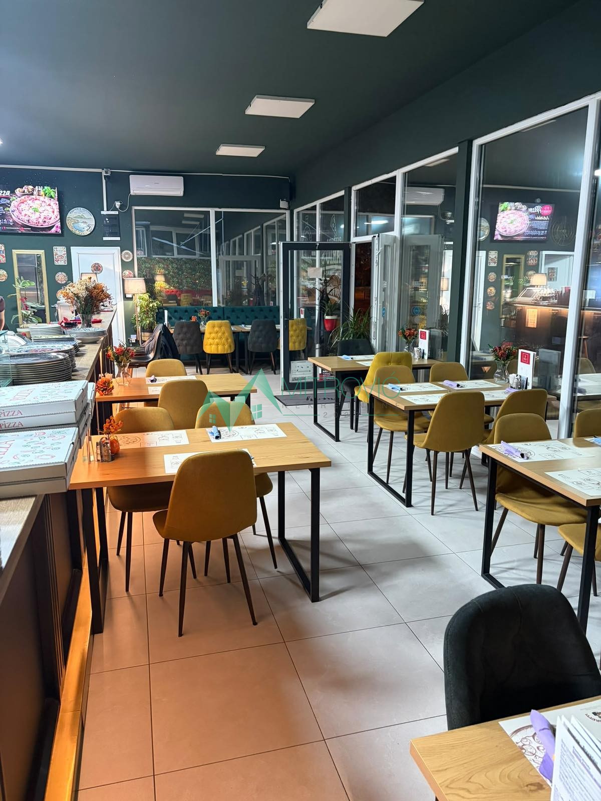 Lokal Izdavanje Novi Sad  90 m2