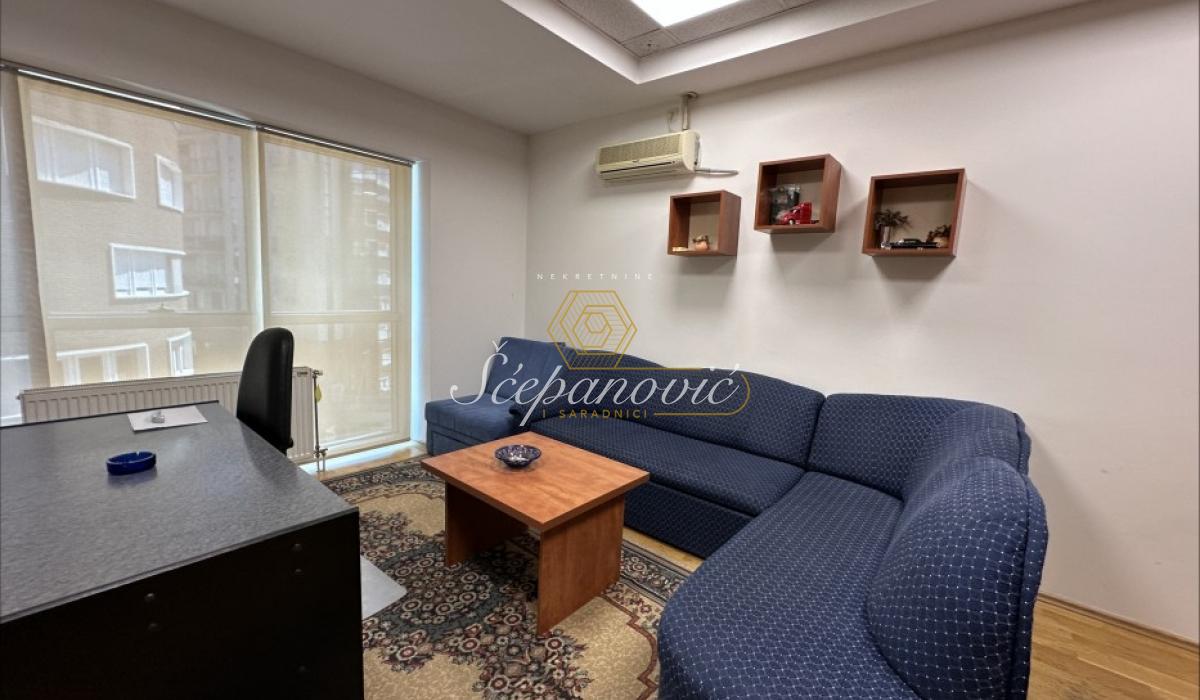 Lokal Izdavanje Novi Sad  37 m2