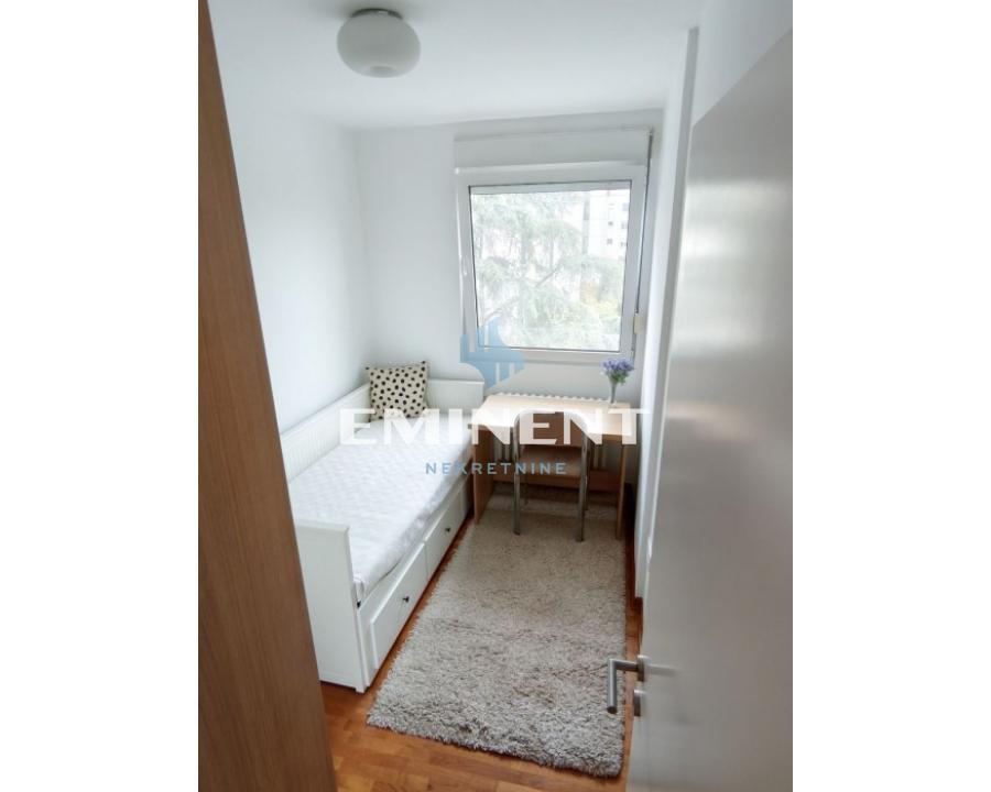 kuca-izdavanje-beograd-7GtL6w0FOK Trosoban stan za izdavanje, Blok 70a, Beograd, 72m², 900 €/mes
