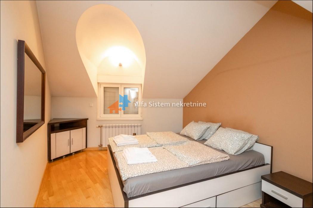 Četvorosoban stan za izdavanje, Obilićev Venac, Beograd, 140m², 1. sprat, 1.800 €/mes