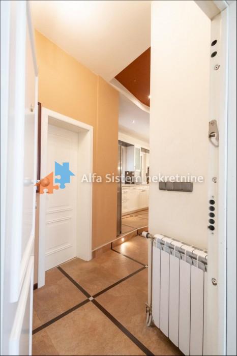 Četvorosoban stan za izdavanje, Obilićev Venac, Beograd, 140m², 1. sprat, 1.800 €/mes