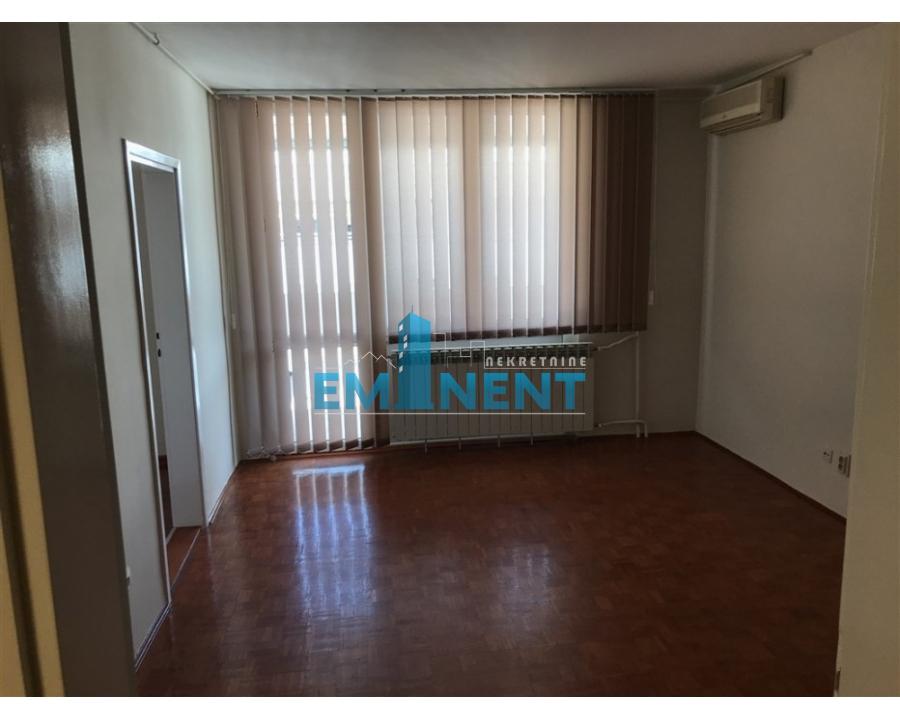 Lokal Izdavanje Beograd Blok 28 82 m2