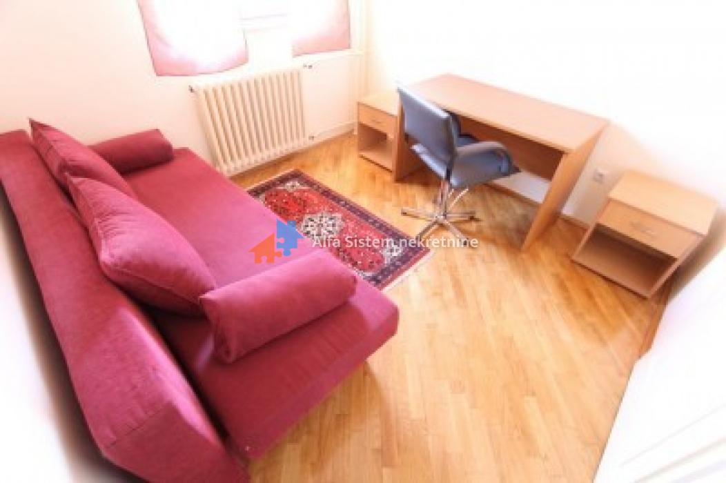 Četvorosoban stan za izdavanje, Banovo Brdo, Beograd, 140m², 1.100 €/mes