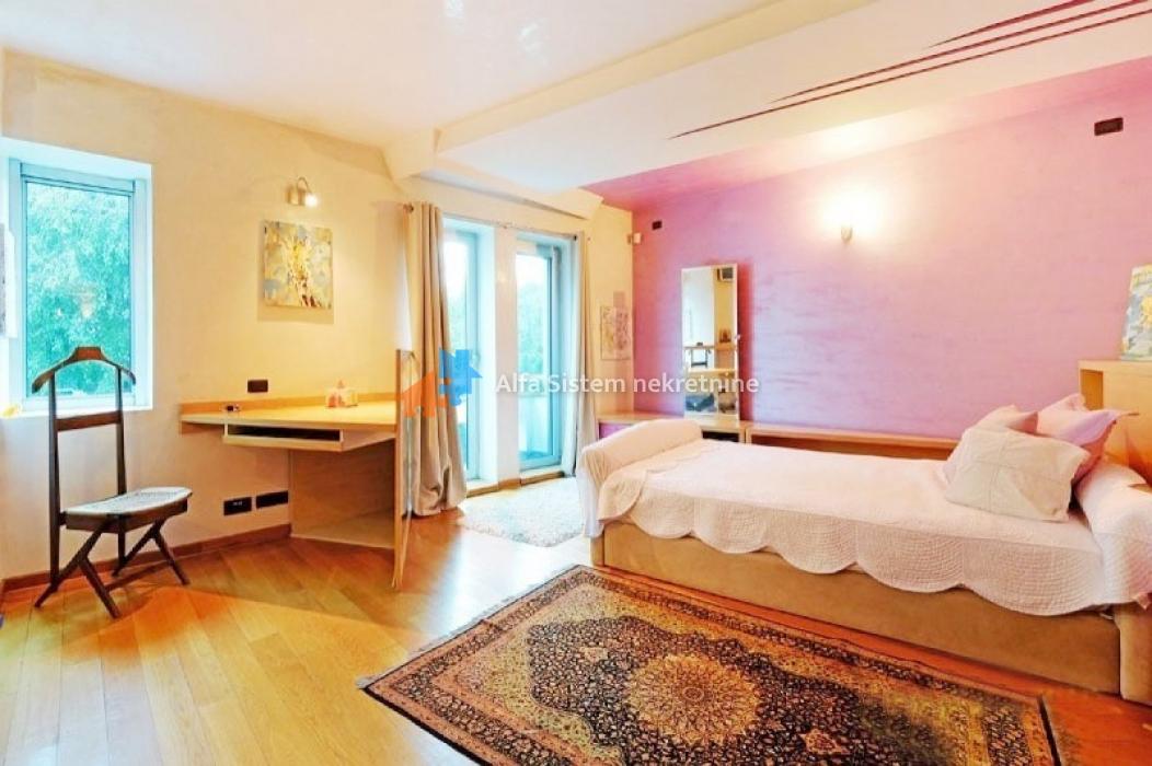 Kuća za izdavanje, Učiteljsko Naselje, Beograd, 365m², 4.500 €/mes
