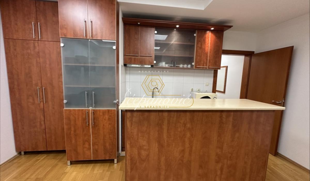 Lokal Izdavanje Novi Sad  37 m2