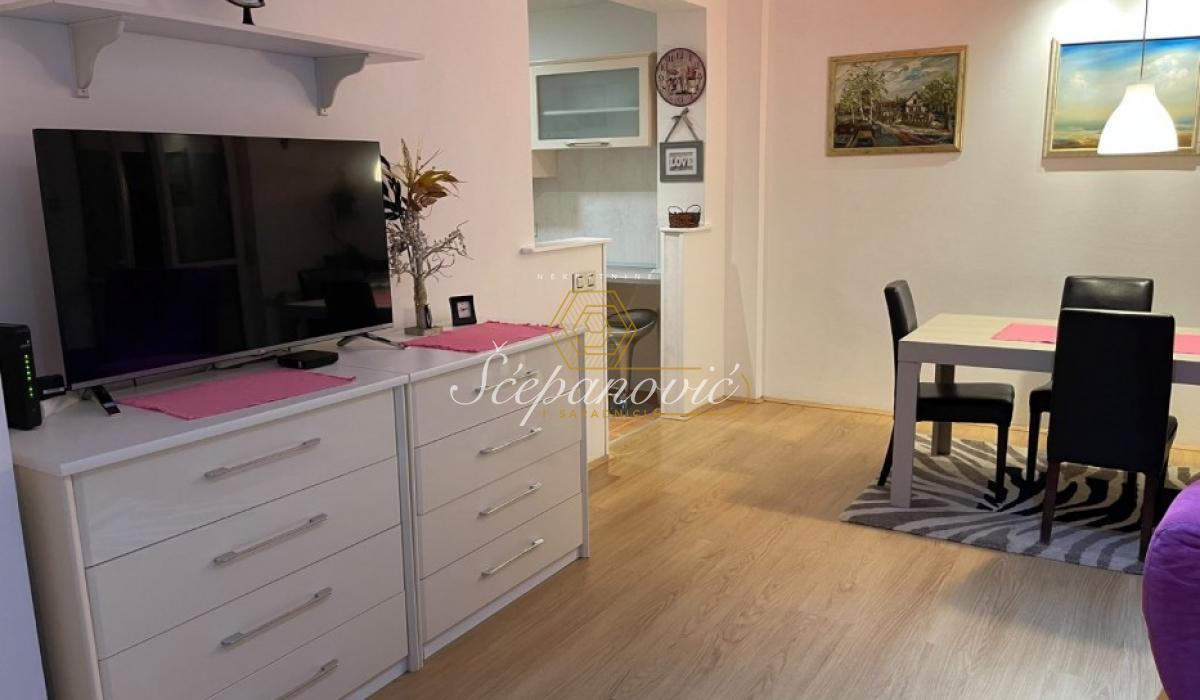 lokali-izdavanje-beograd-52g1hDH4M0 Trosoban stan za izdavanje, Rotkvarija, Novi Sad, 90m², 1.000 €/mes