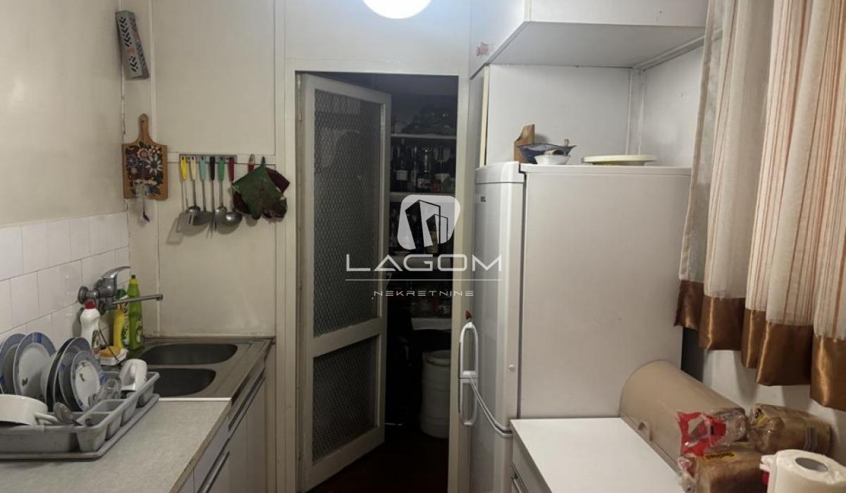 lokali-izdavanje-beograd-BJowmkXN4Q Trosoban stan na prodaju, Blok 70a, Beograd, 67m², 225.000 €