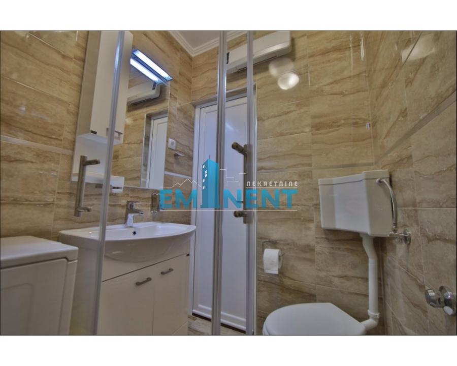 lokali-prodaja-beograd-6KAFsd4PrE Dvosoban stan na prodaju, Gundulićev Venac, Beograd, 64m², 289.000 €