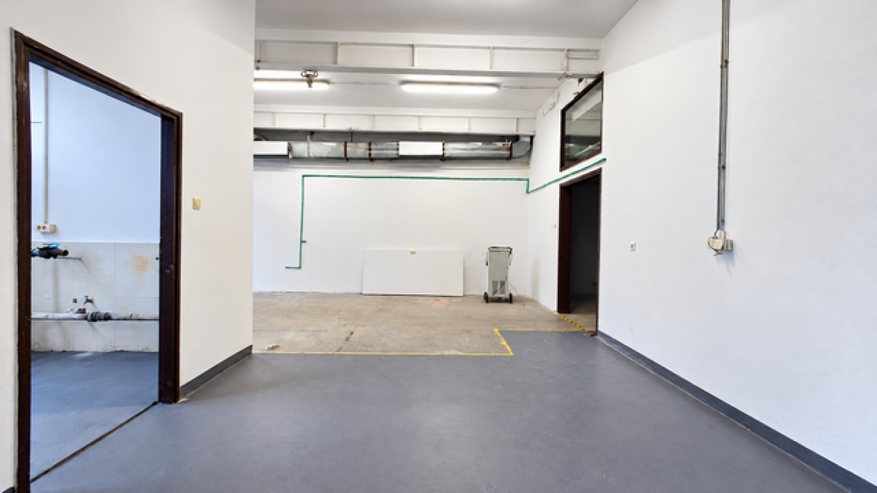 Lokal Izdavanje Beograd Lokal Izdavanje Beograd Zemun Polje 700 m2
