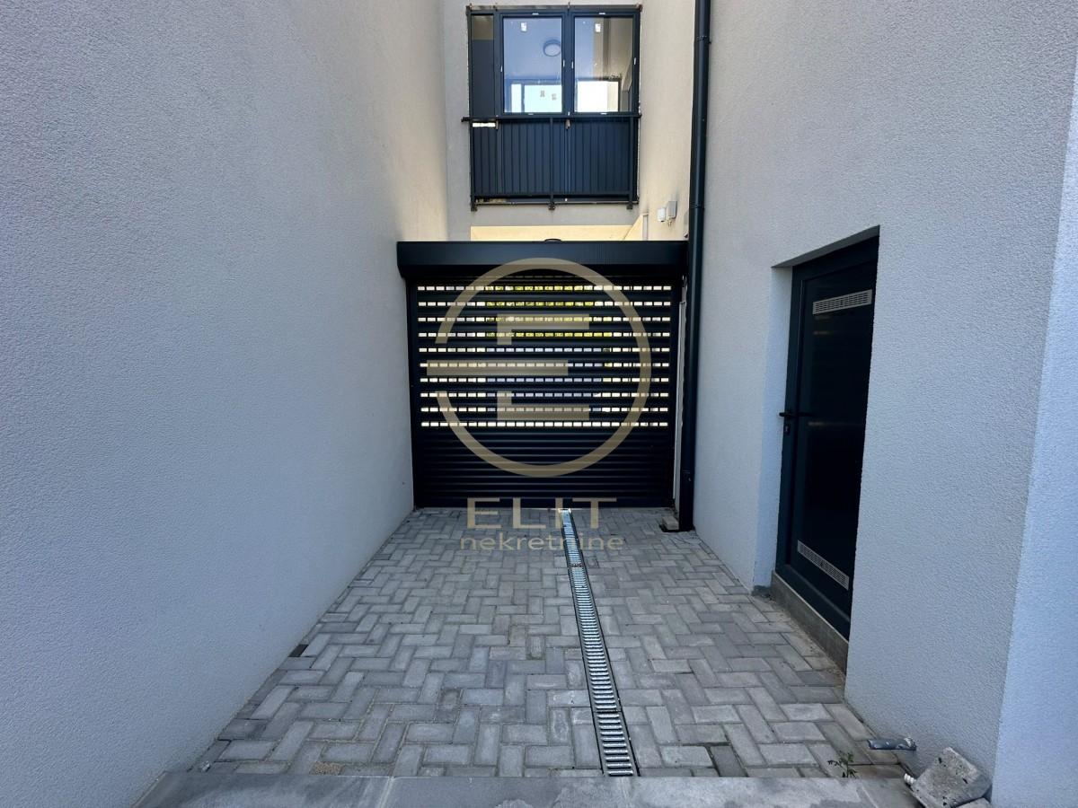 nekretnine-izdavanje-s0HLJ4zqCd Lokal Izdavanje Novi Sad Bulevar Patrijarha Pavla 314 m2