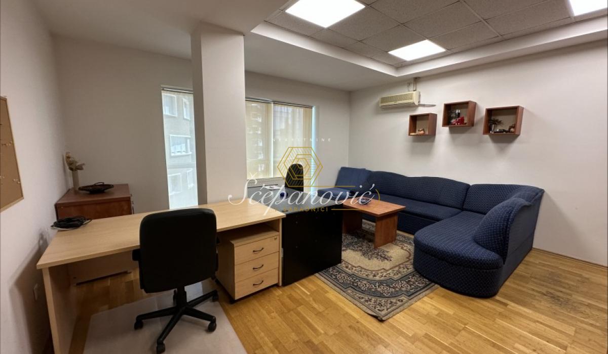 Lokal Izdavanje Novi Sad  37 m2
