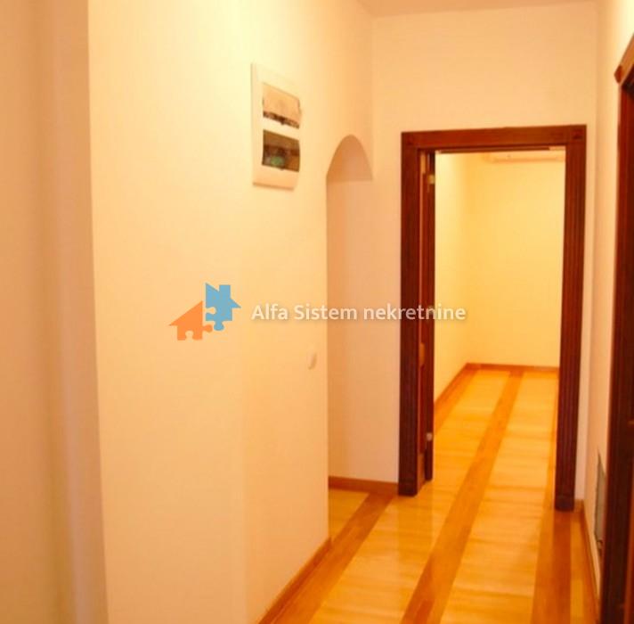 Višesoban stan za izdavanje, Dedinje, Beograd, 250m², 2.200 €/mes
