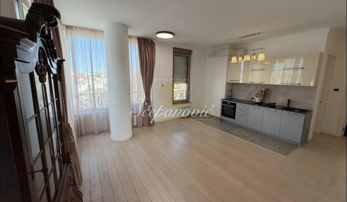 nekretnine-prodaja-sONdGQTegz Trosoban stan za izdavanje, Centar, Novi Sad, 57m², 4. sprat, 1.000 €/mes
