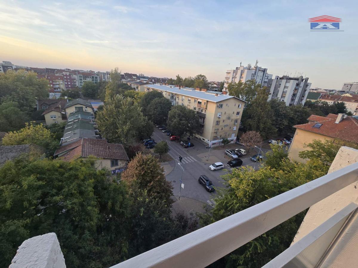 Trosoban stan za izdavanje, Grbavica, Novi Sad, 78m², 700 €/mes