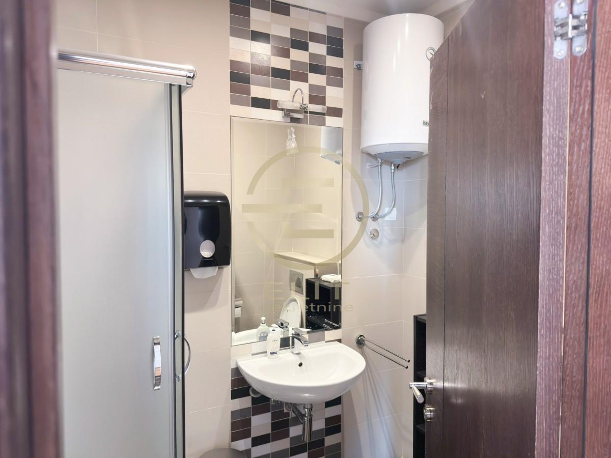prodaja-kuca-EZQ0uEesDr Lokal za izdavanje, Bulevar Oslobođenja, Novi Sad, 312m², 3.850 €/mes