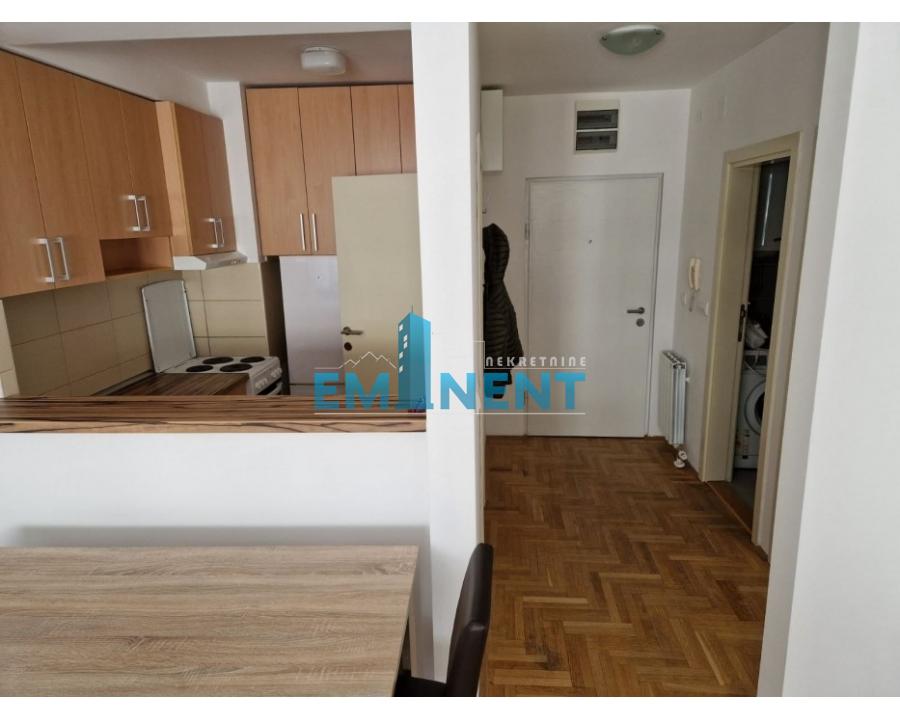 Stan Izdavanje Beograd Blok 72 42 m2
