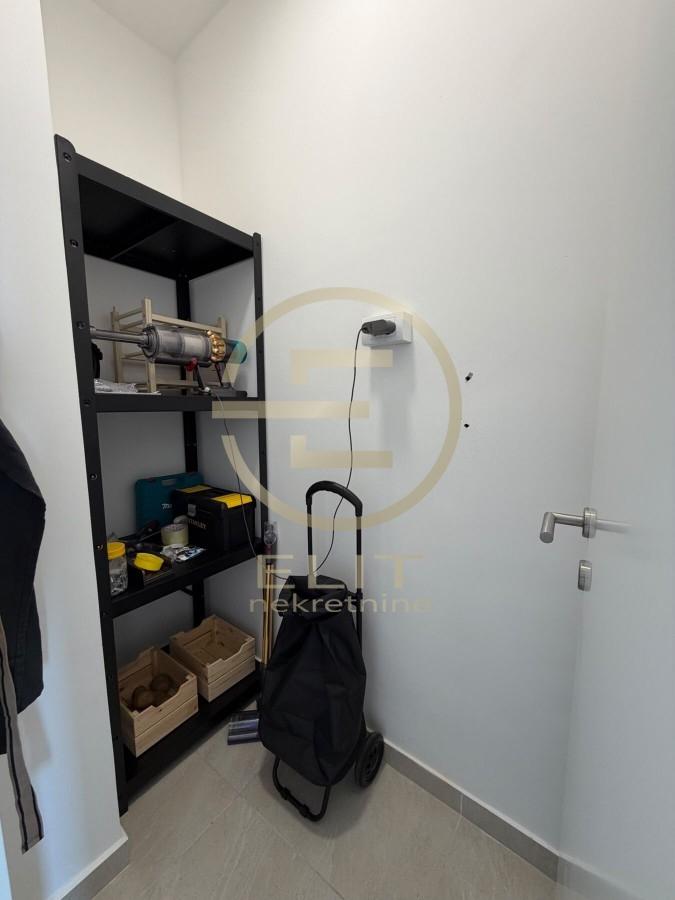 prodaja-kuca-rCQKdLM7yI Četvorosoban stan na prodaju, Telep, Novi Sad, 74m², 219.000 €