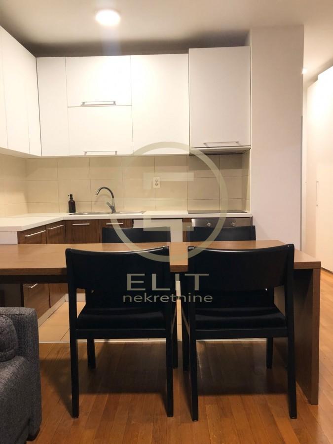 Stan Prodaja Novi Sad  42 m2