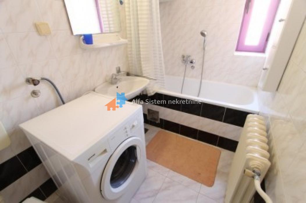 Četvorosoban stan za izdavanje, Banovo Brdo, Beograd, 140m², 1.100 €/mes
