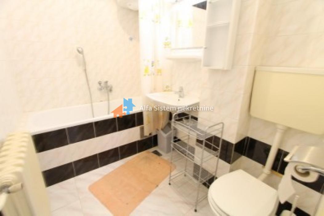 Četvorosoban stan za izdavanje, Banovo Brdo, Beograd, 140m², 1.100 €/mes