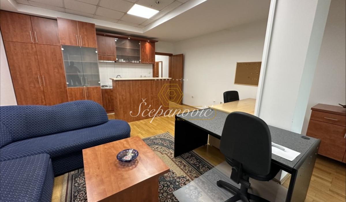 Lokal Izdavanje Novi Sad  37 m2