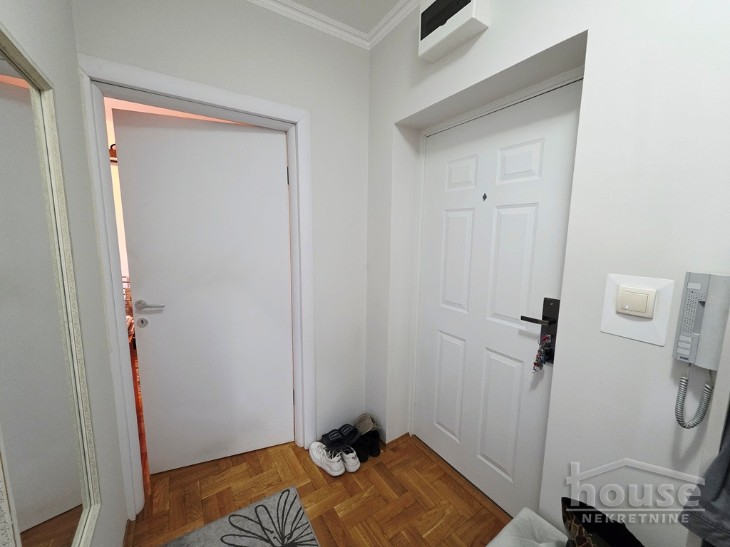 stanovi-1-5-re-centar-1102782-1mnbu Jednoiposoban stan na prodaju, Centar, Novi Sad, 44m², 4. sprat, 129.500 €