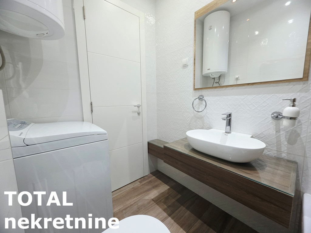Trosoban stan na prodaju, Centar, Novi Sad, 117m², 5. sprat, 375.000 €