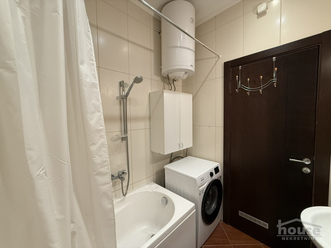 stanovi-3-re-bulevar-1103084-feb4z Trosoban stan na prodaju, Bulevar Oslobođenja, Novi Sad, 59m², 7. sprat, 242.000 €
