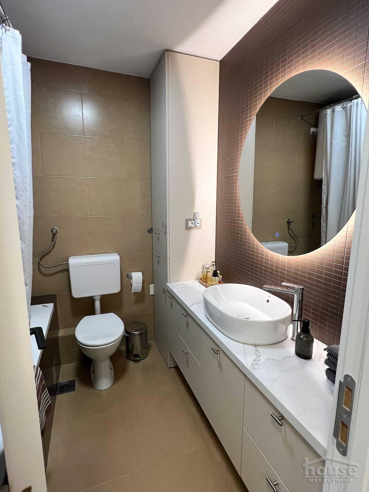 stanovi-4-dx-cara-duSana-1065563-b01l0 Četvorosoban stan na prodaju, Cara Dušana, Novi Sad, 102m², 309.000 €